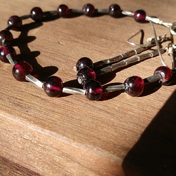 Sterling and garnet bracelet and earrings - Picture 2 of 3